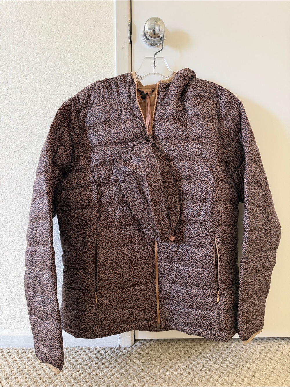 Leopard-Print Hooded Puffer Jacket in Brown